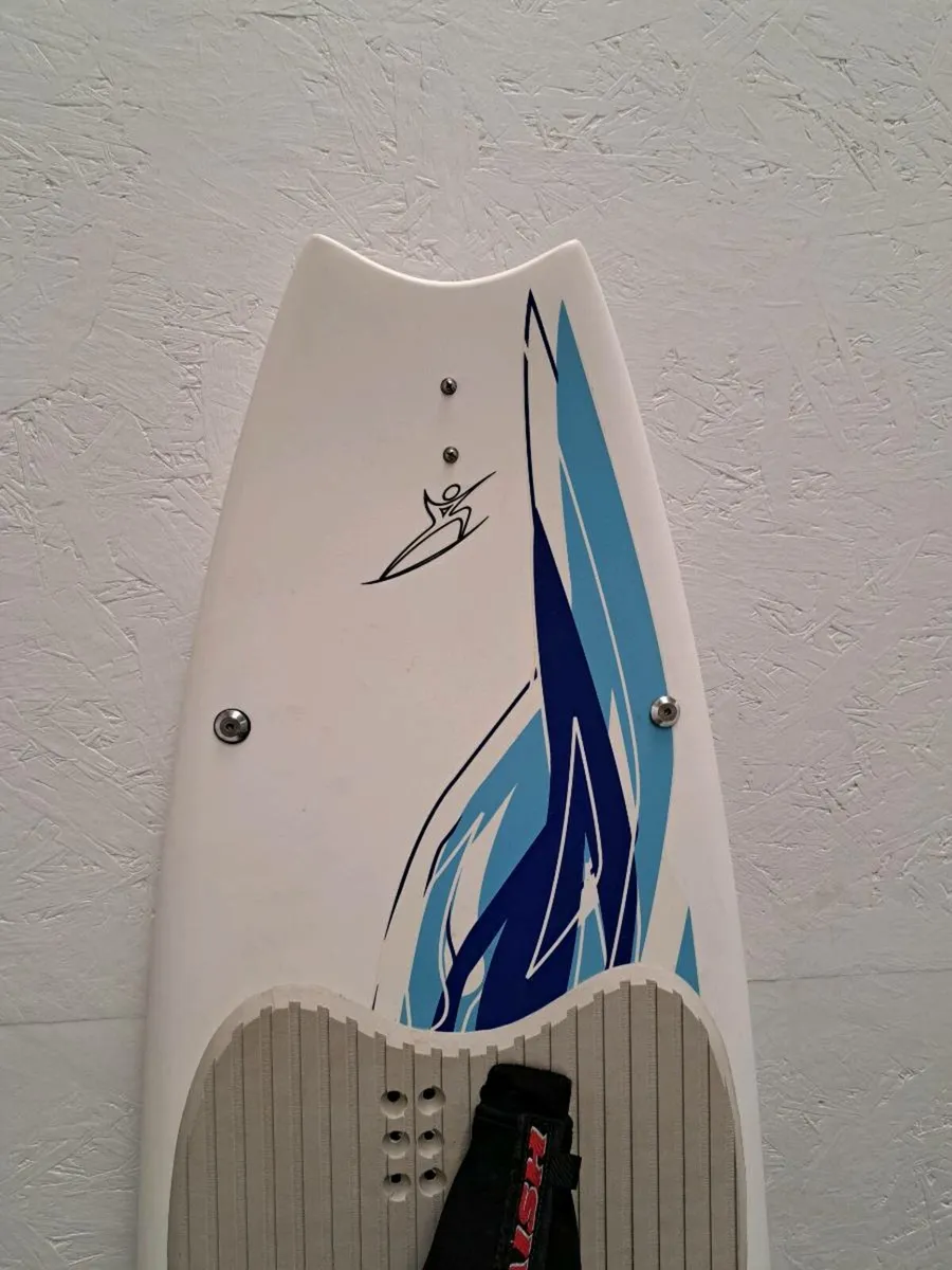 F-One Twin Tip Kiteboard excellent condition - Image 3