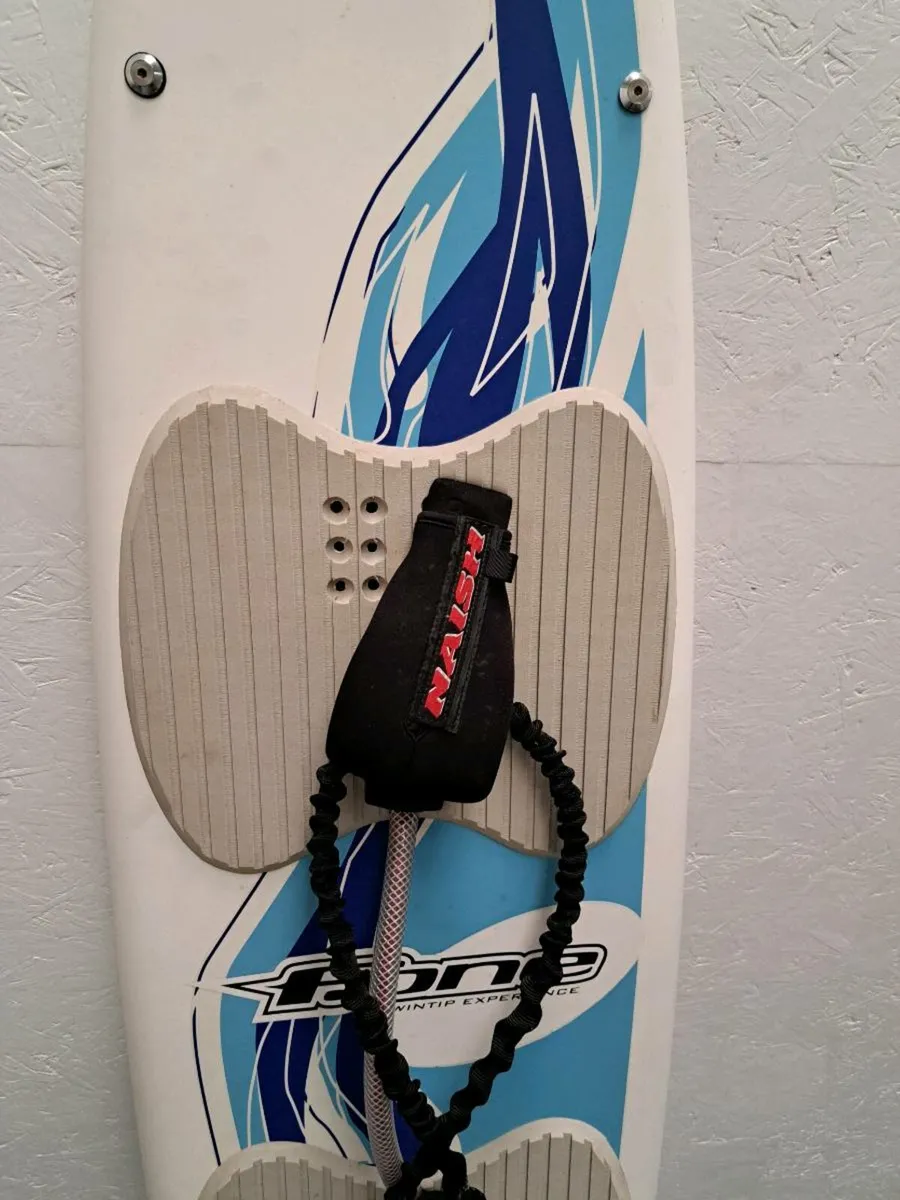 F-One Twin Tip Kiteboard excellent condition - Image 4