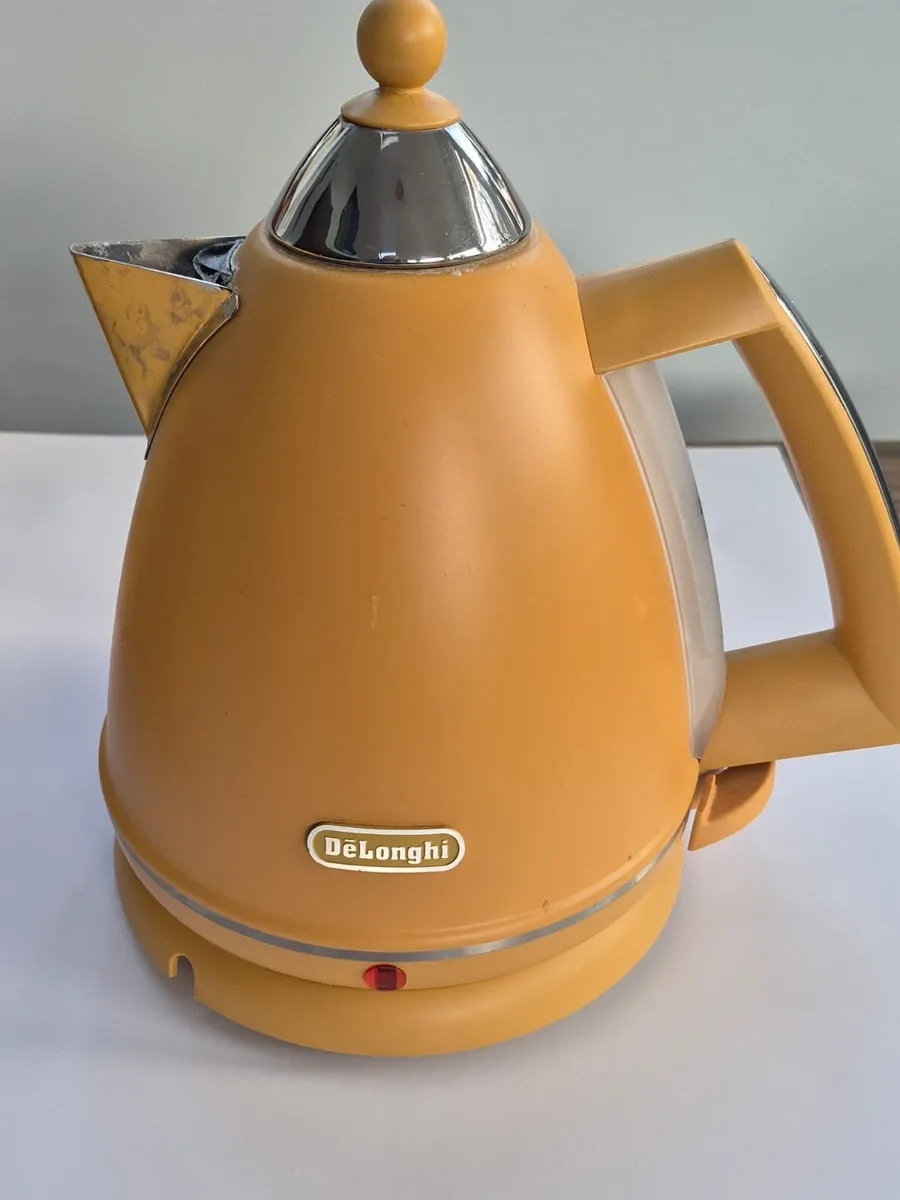 Delonghi Kettle And Toaster - Image 2