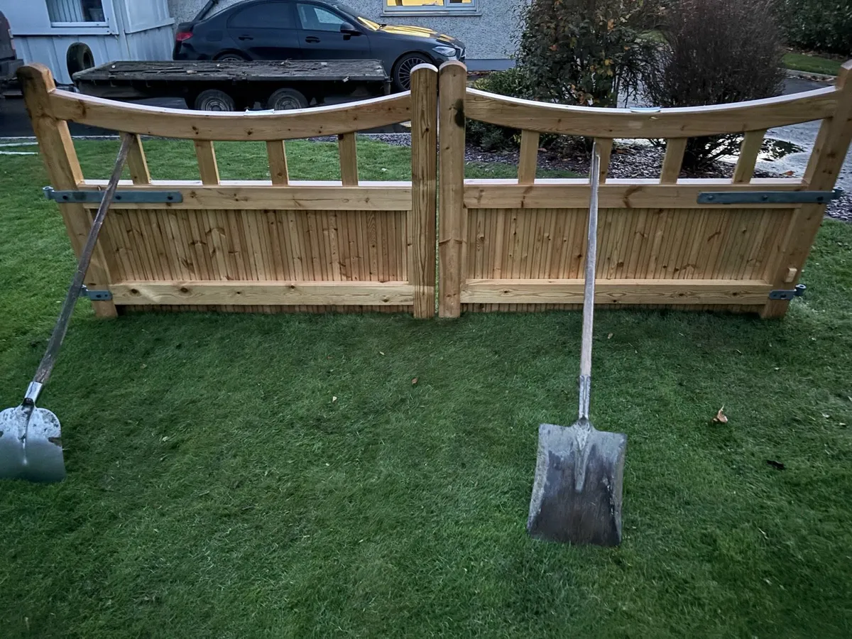Timber gates - Image 2