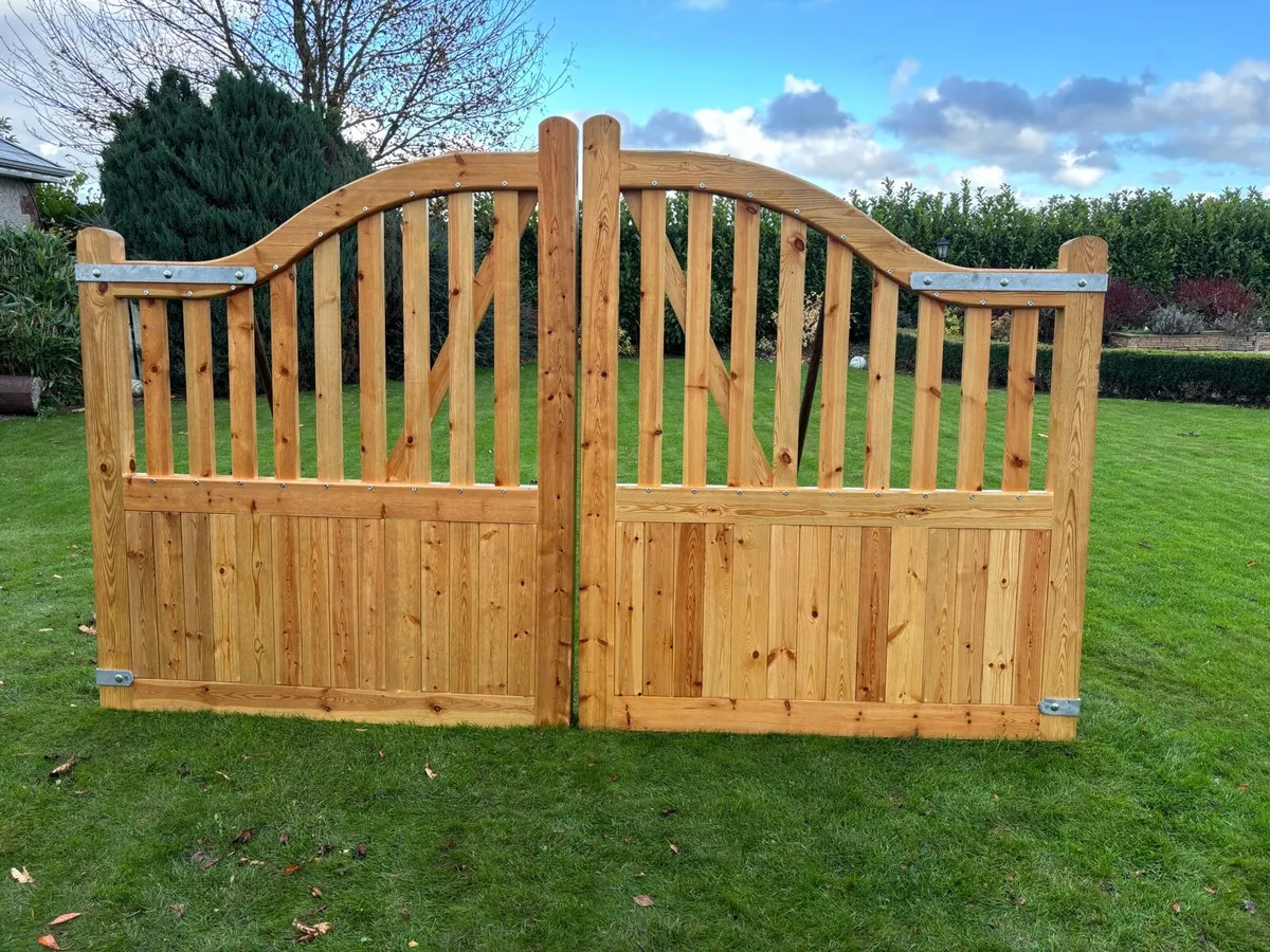 Timber gates - Image 3