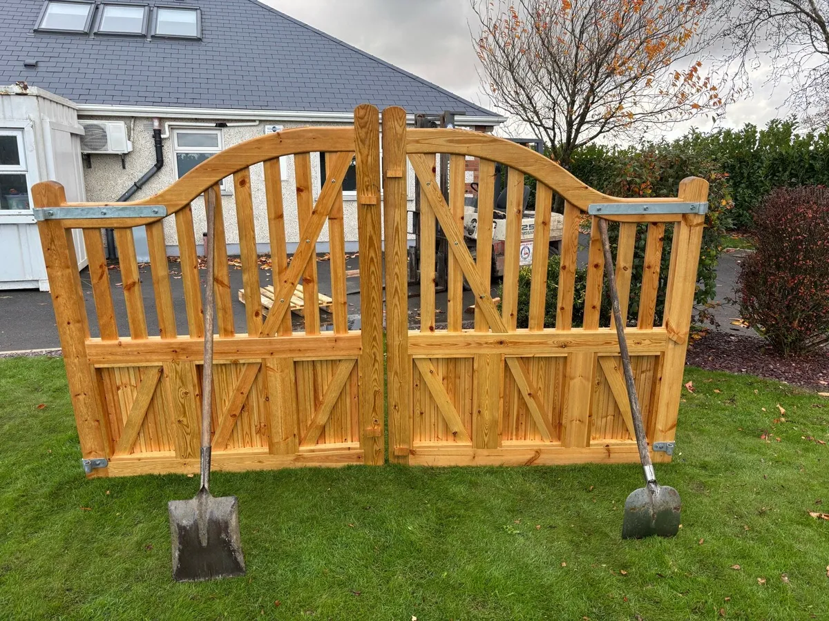 Timber gates - Image 4