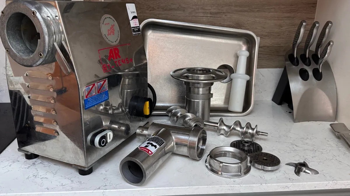 CGT (Italy) Commercial Meat Mincer - Image 4