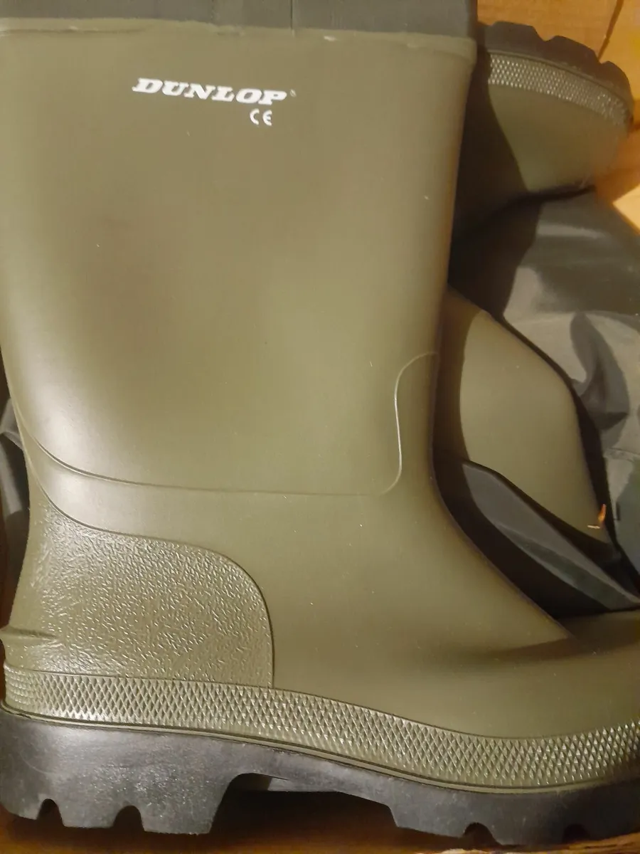 Chestwaders NEW size 44 or 43 - Image 1