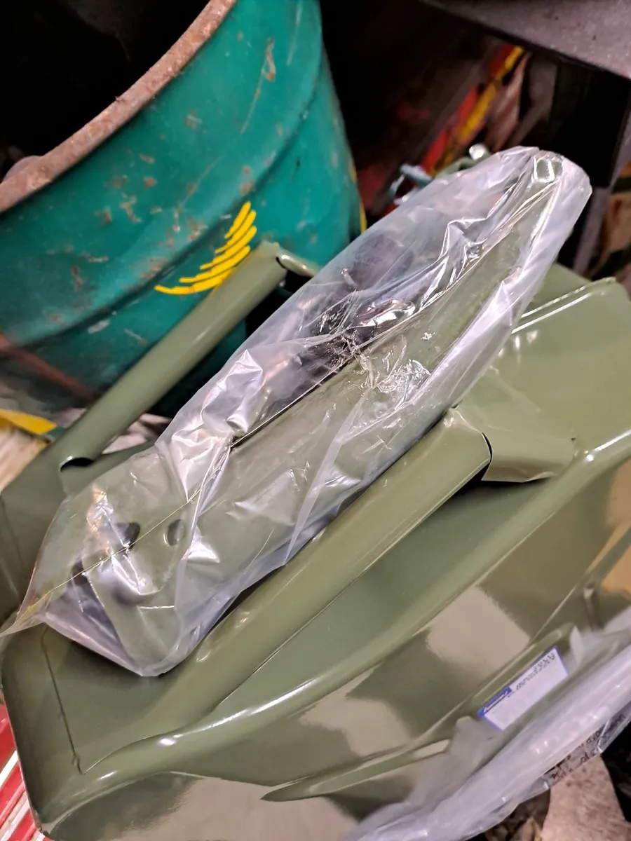 Jerry Cans + Nozzles - Image 2