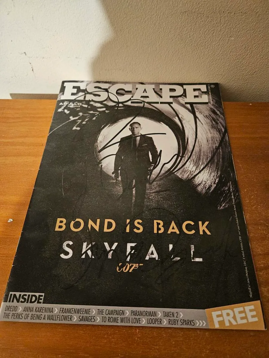 Escape Magazine Signed Daniel Craig James Bond - Image 1