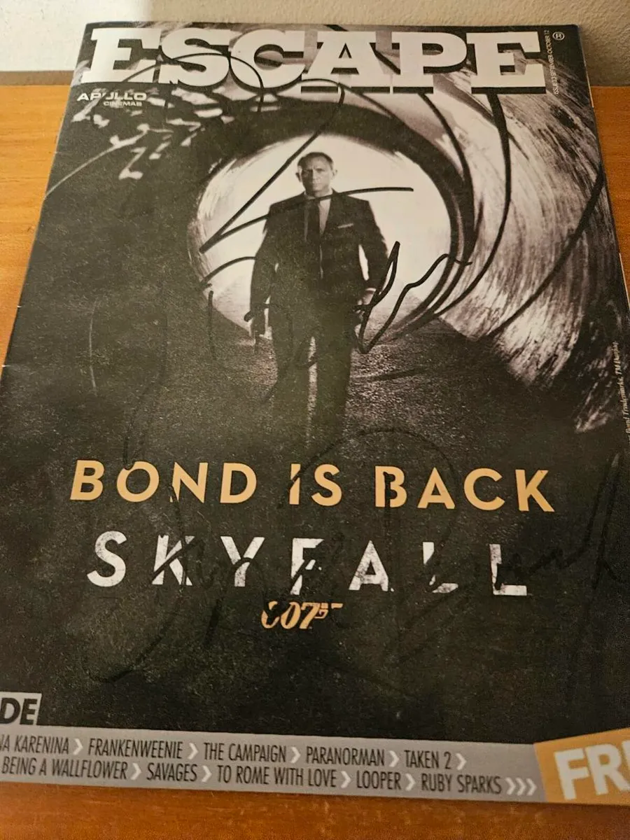 Escape Magazine Signed Daniel Craig James Bond - Image 2