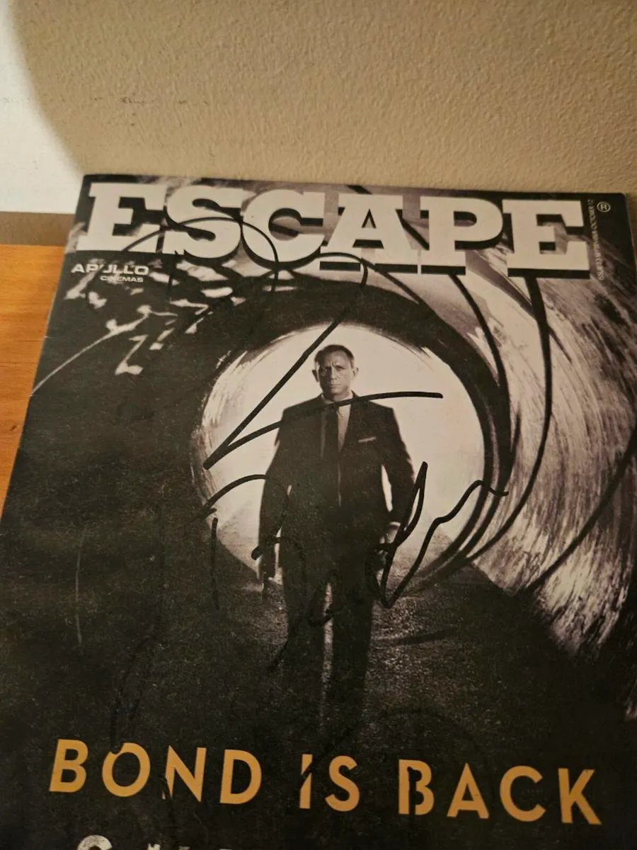 Escape Magazine Signed Daniel Craig James Bond - Image 3