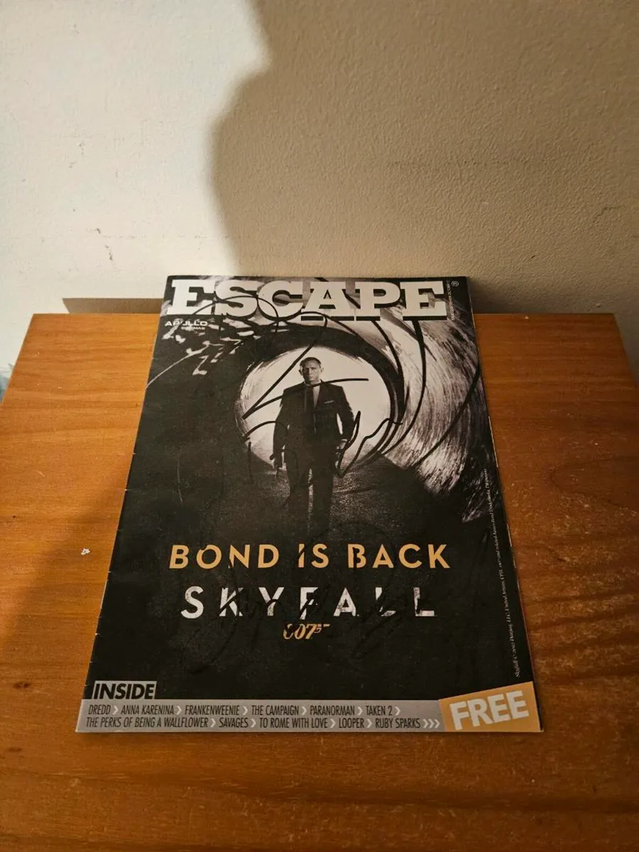 Escape Magazine Signed Daniel Craig James Bond - Image 4