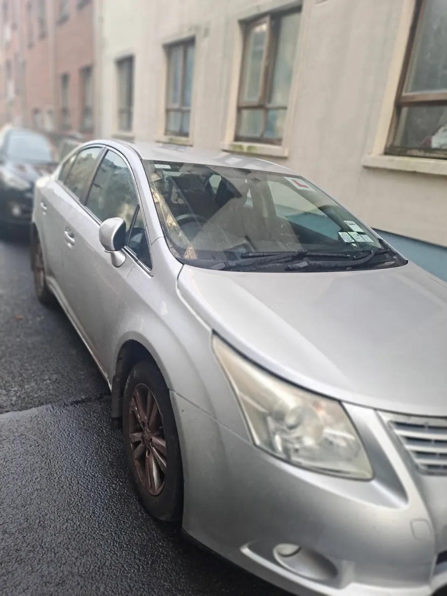 Toyota Avensis 2010 - Image 2