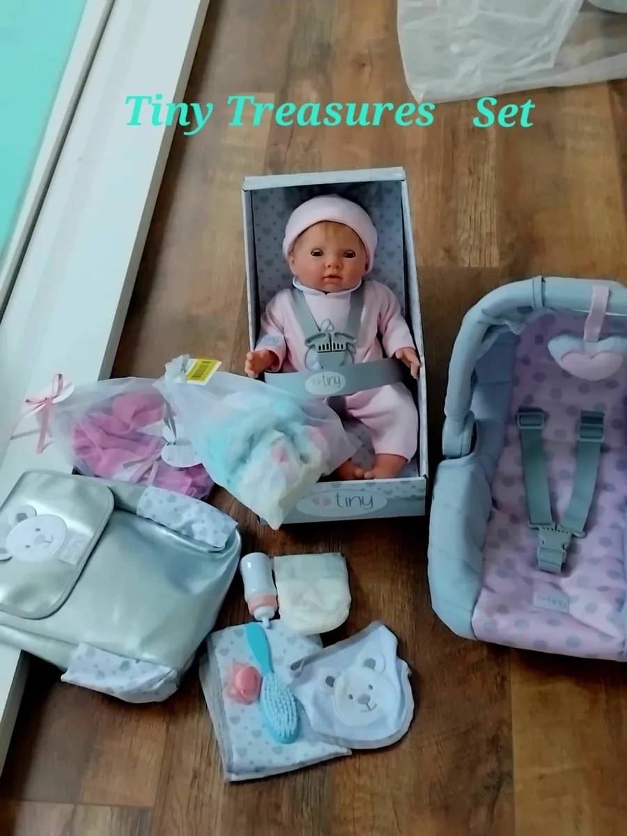 Toys and accessories. - Image 1