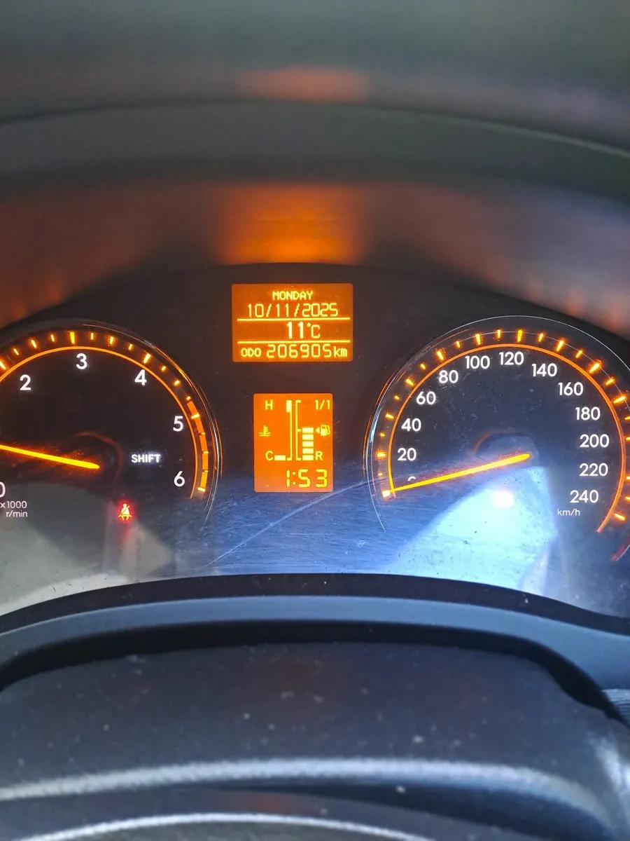 Toyota Avensis 2010 - Image 4