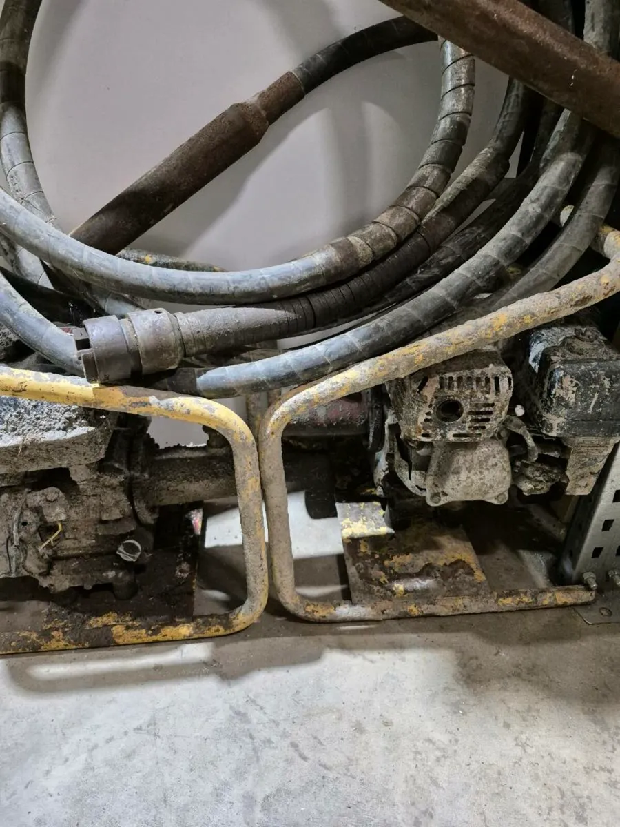 Concrete pokers - Image 1