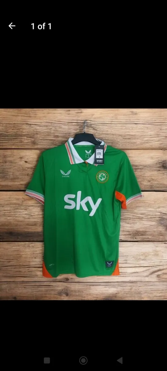 IRELAND ( HOME) JERSEY , SIZE L .