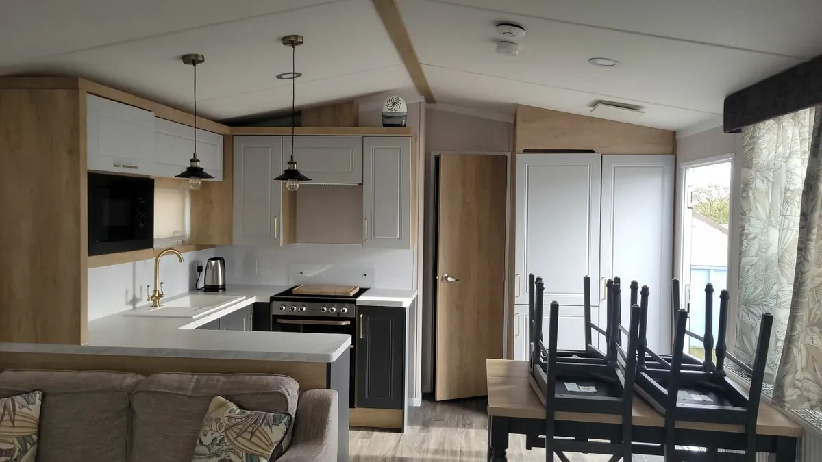 Mobile home 2021 swift bordeaux  38ft x 12 ft - Image 1