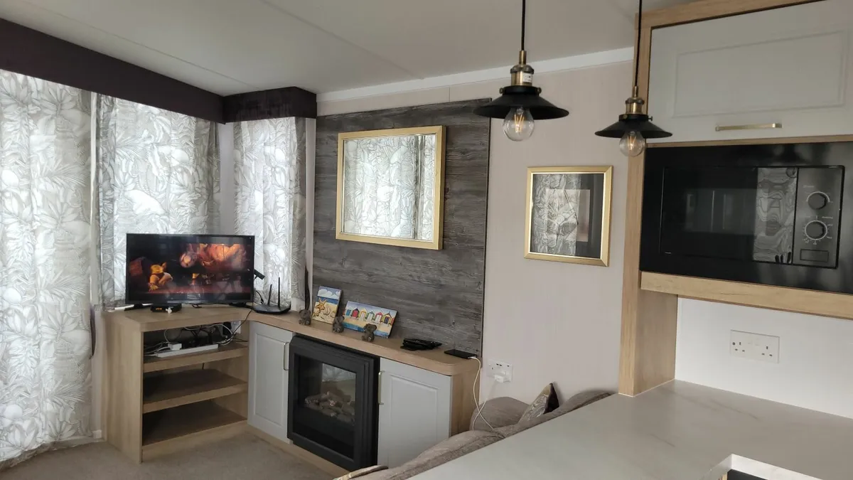 Mobile home 2021 swift bordeaux  38ft x 12 ft - Image 2