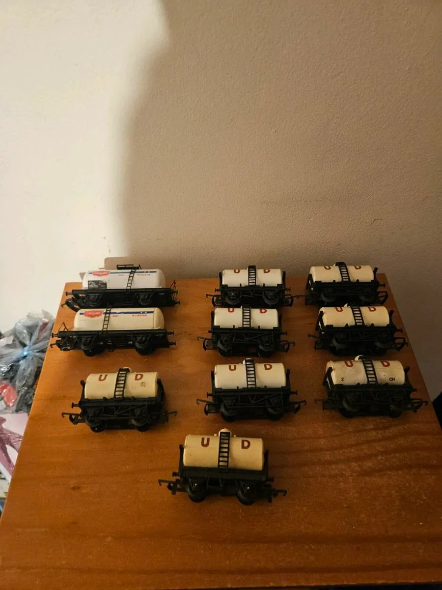 Hornby Triang OO Gauge Wagons - Image 1