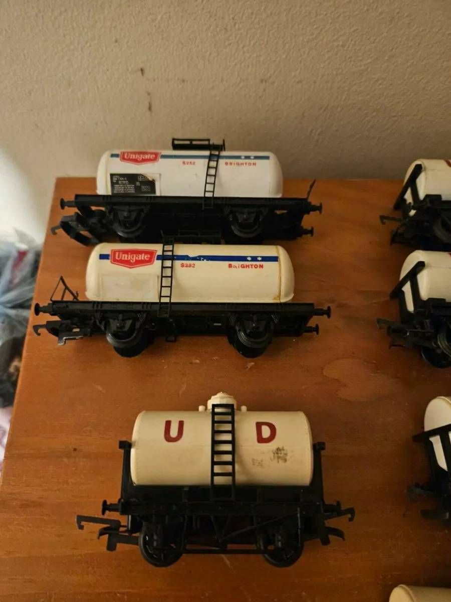 Hornby Triang OO Gauge Wagons - Image 2