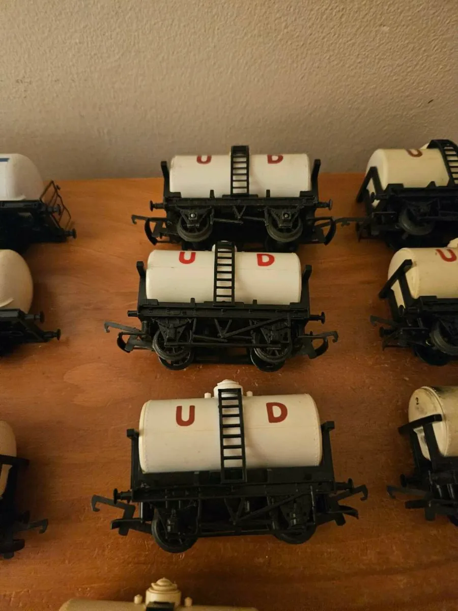 Hornby Triang OO Gauge Wagons - Image 3