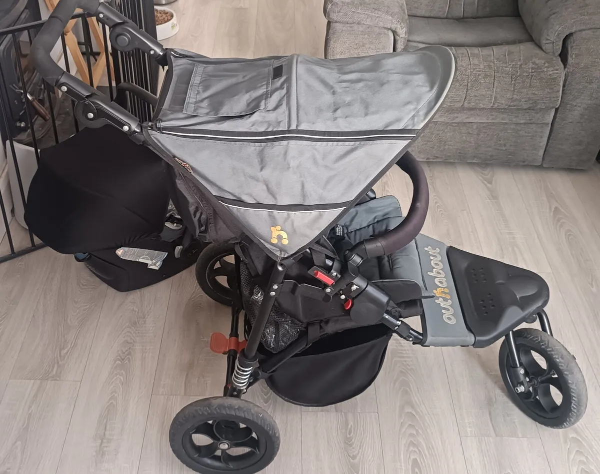 Out and about V4 / Maxi Cosi travel system - Image 1
