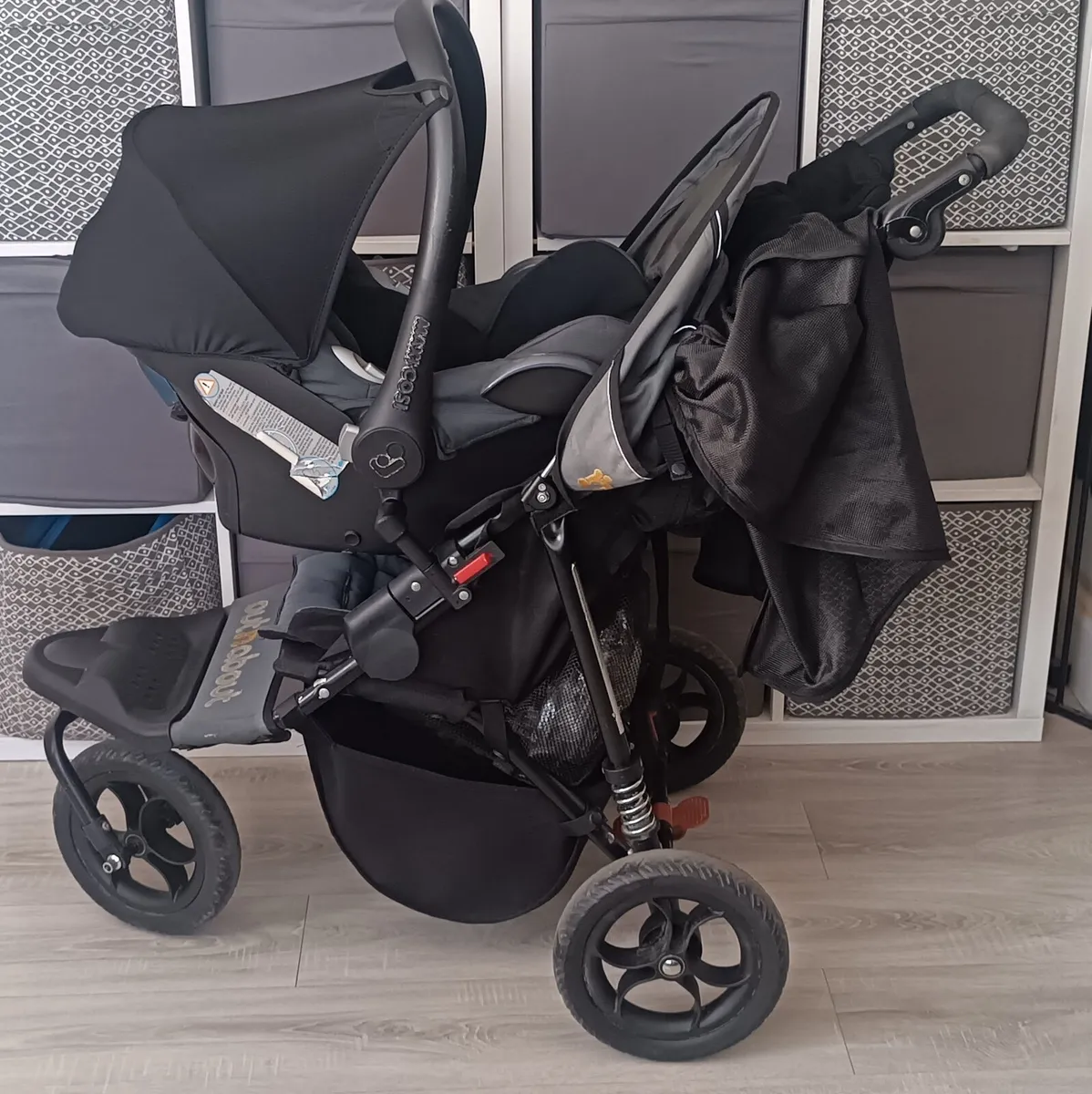 Out and about V4 / Maxi Cosi travel system - Image 2