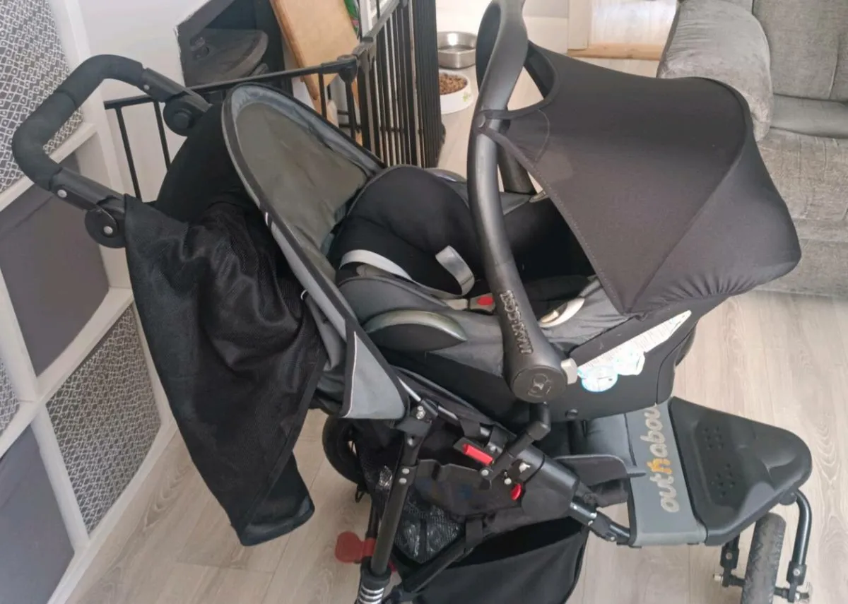 Out and about V4 / Maxi Cosi travel system - Image 4