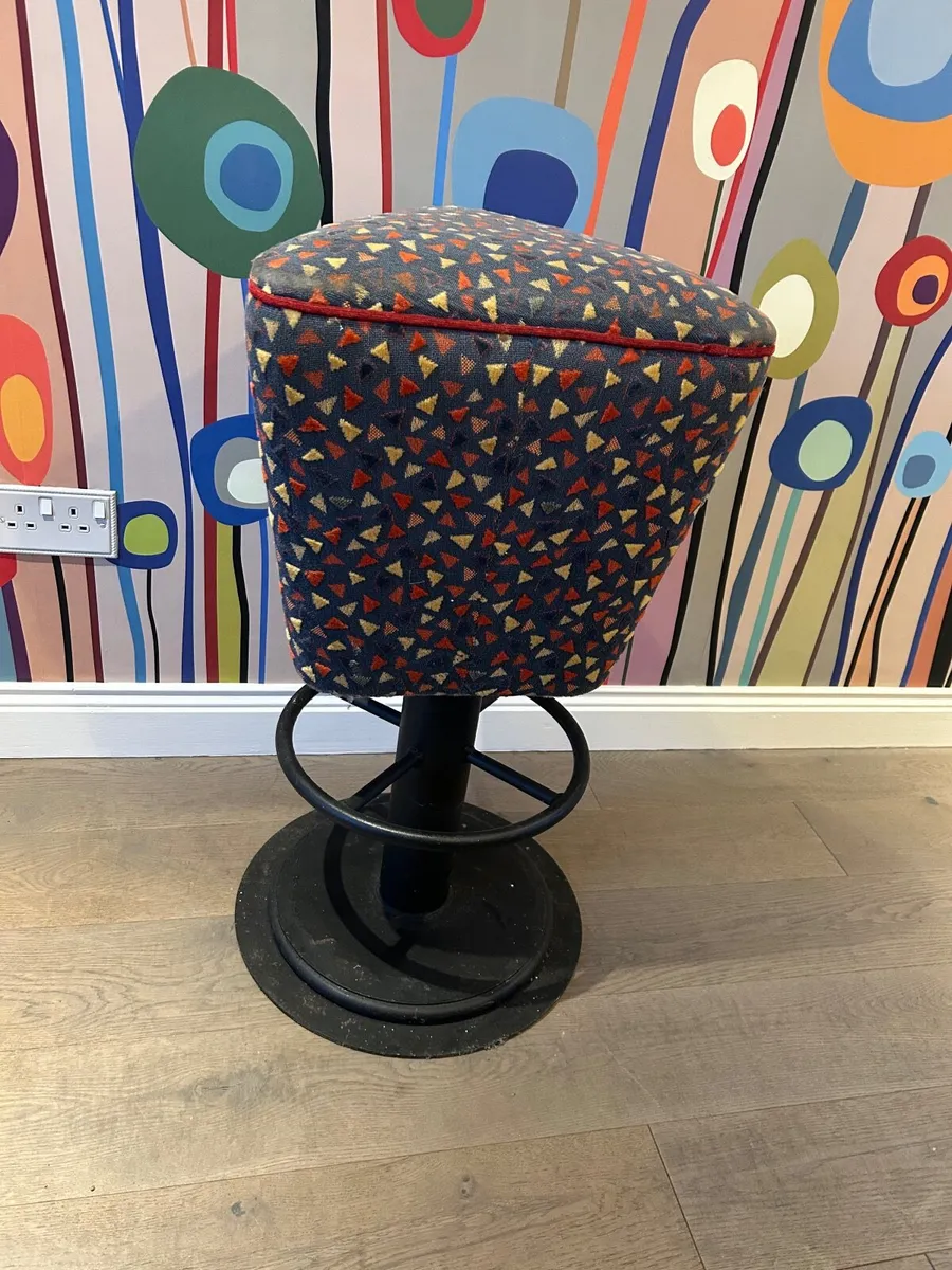 Set of 5 bar stools - Image 1