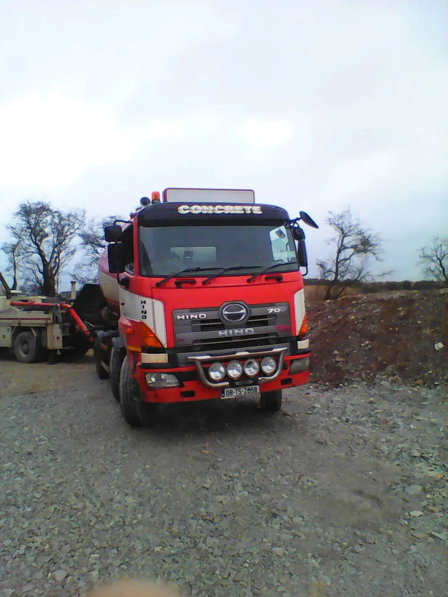 Hino 700 Mixer - Image 1