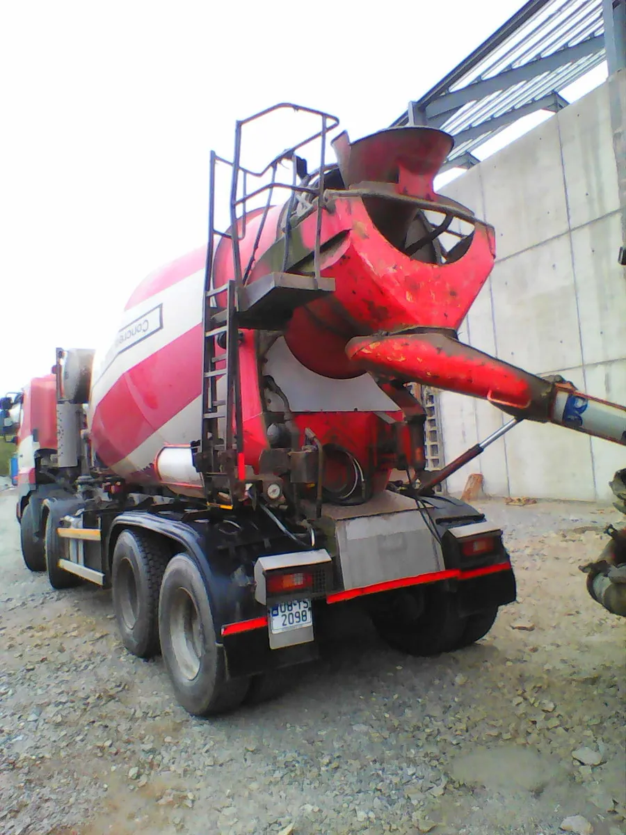 Hino 700 Mixer - Image 2