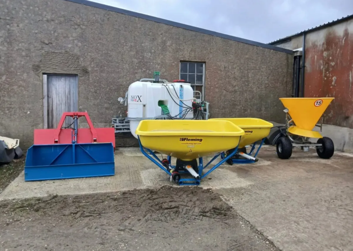 Fleming wagtail fertiliser spreaders - Image 4