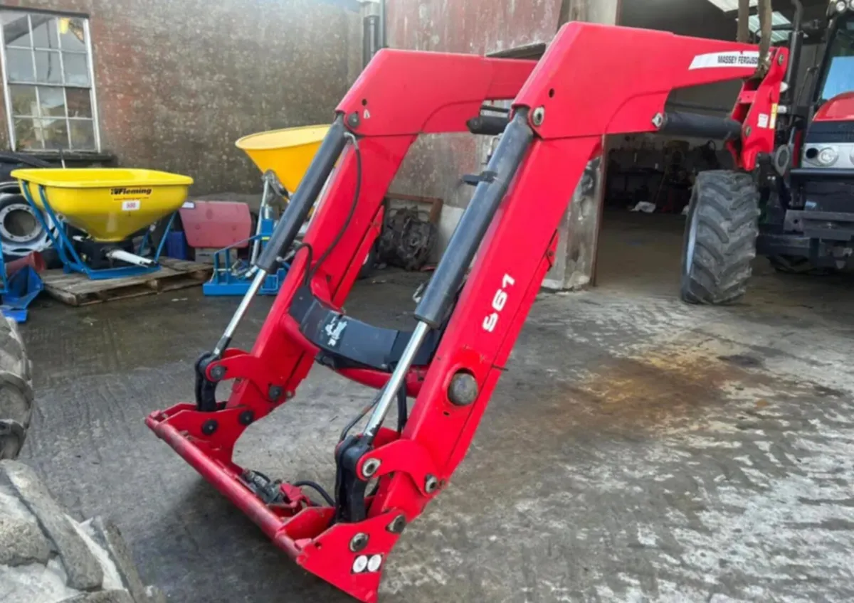 MF 961 Front Loader - Image 2