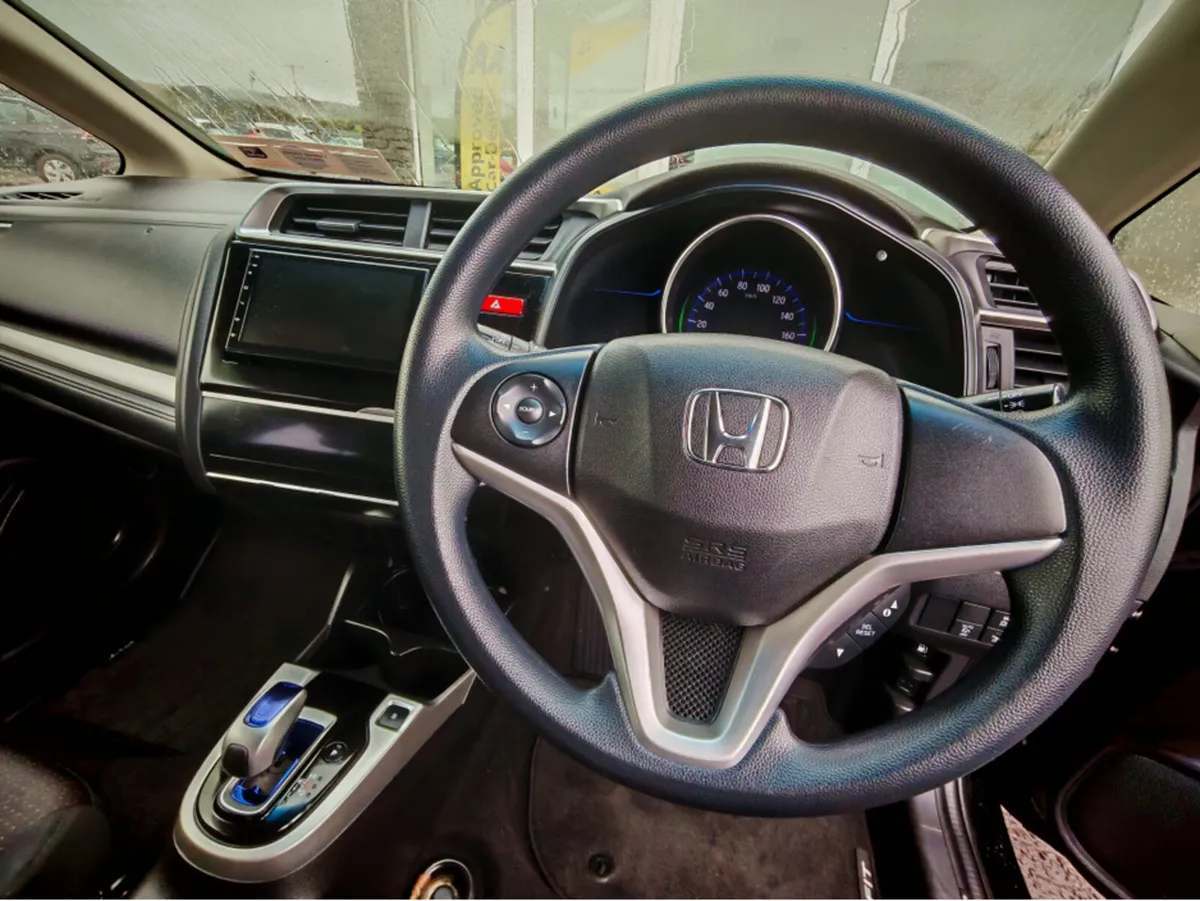 HONDA FIT DAA-GP5 HYBRID 5DR AUTO - Image 4