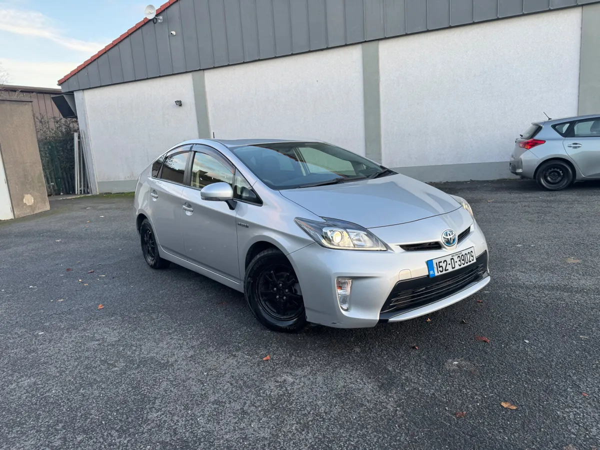 Toyota Prius 2015 Hybrid 1.8 - Image 1