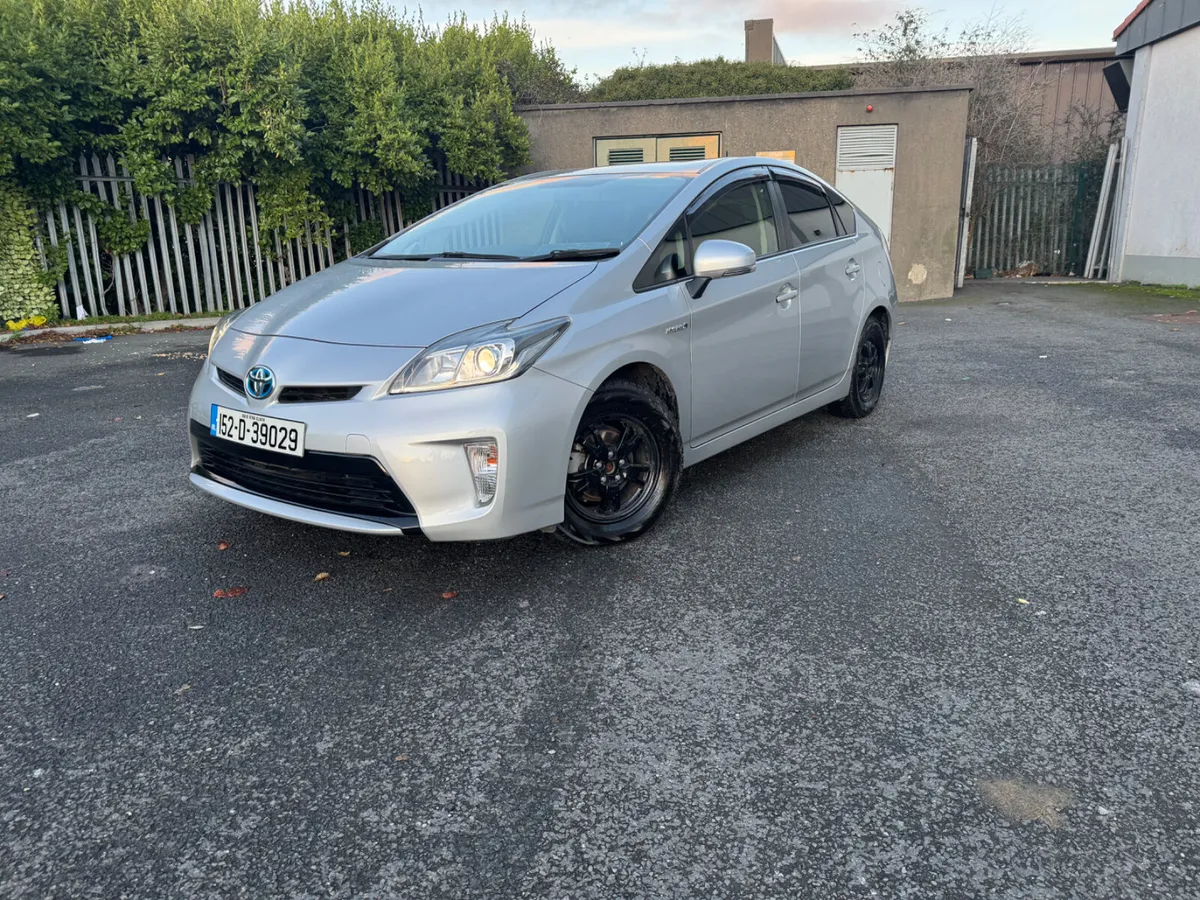 Toyota Prius 2015 Hybrid 1.8 - Image 2