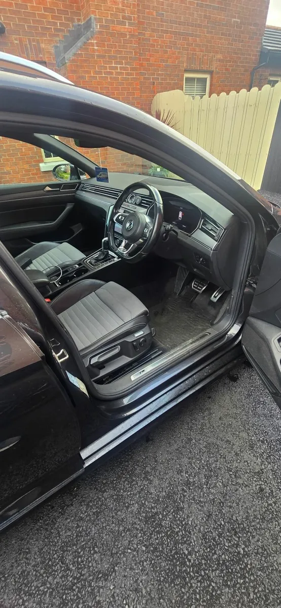 Volkswagen Passat 2019 - Image 2