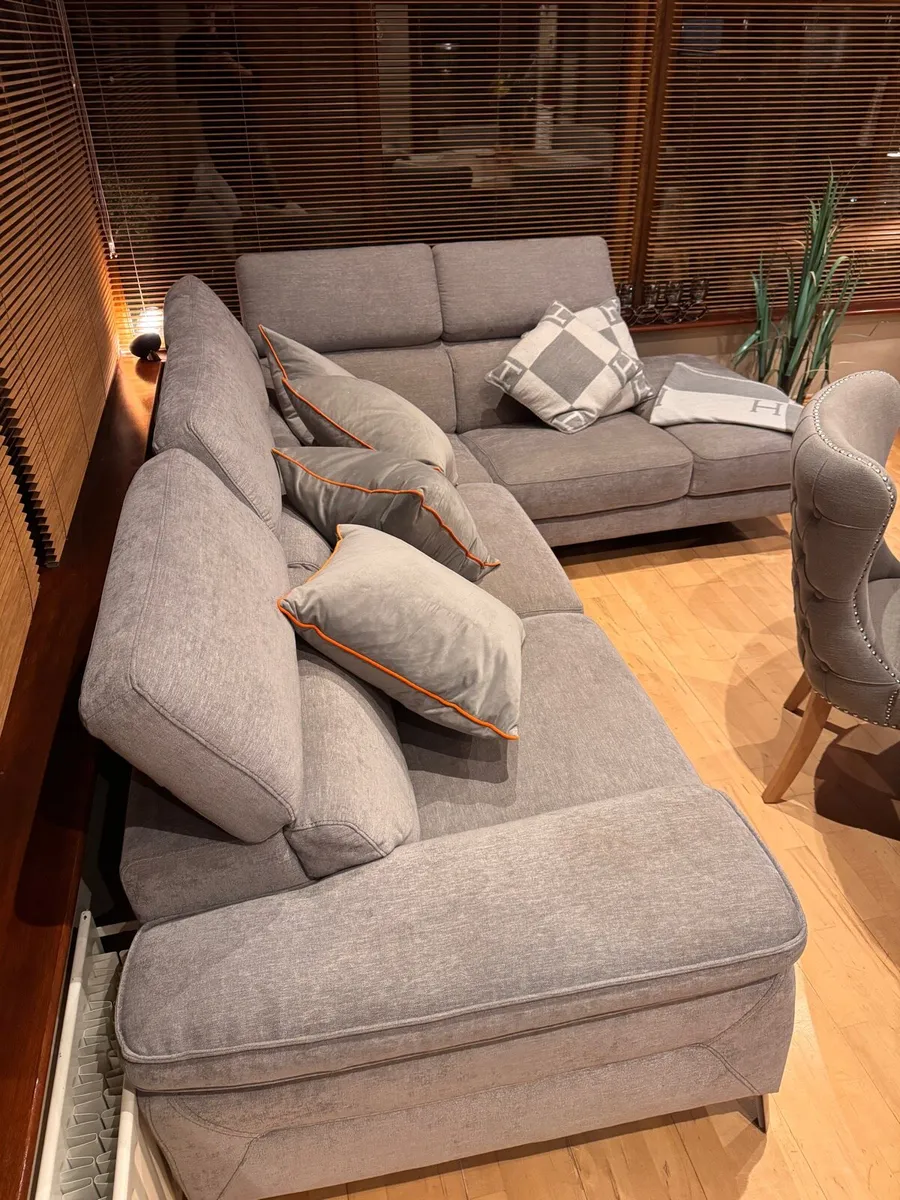 Corner sofa - Image 1