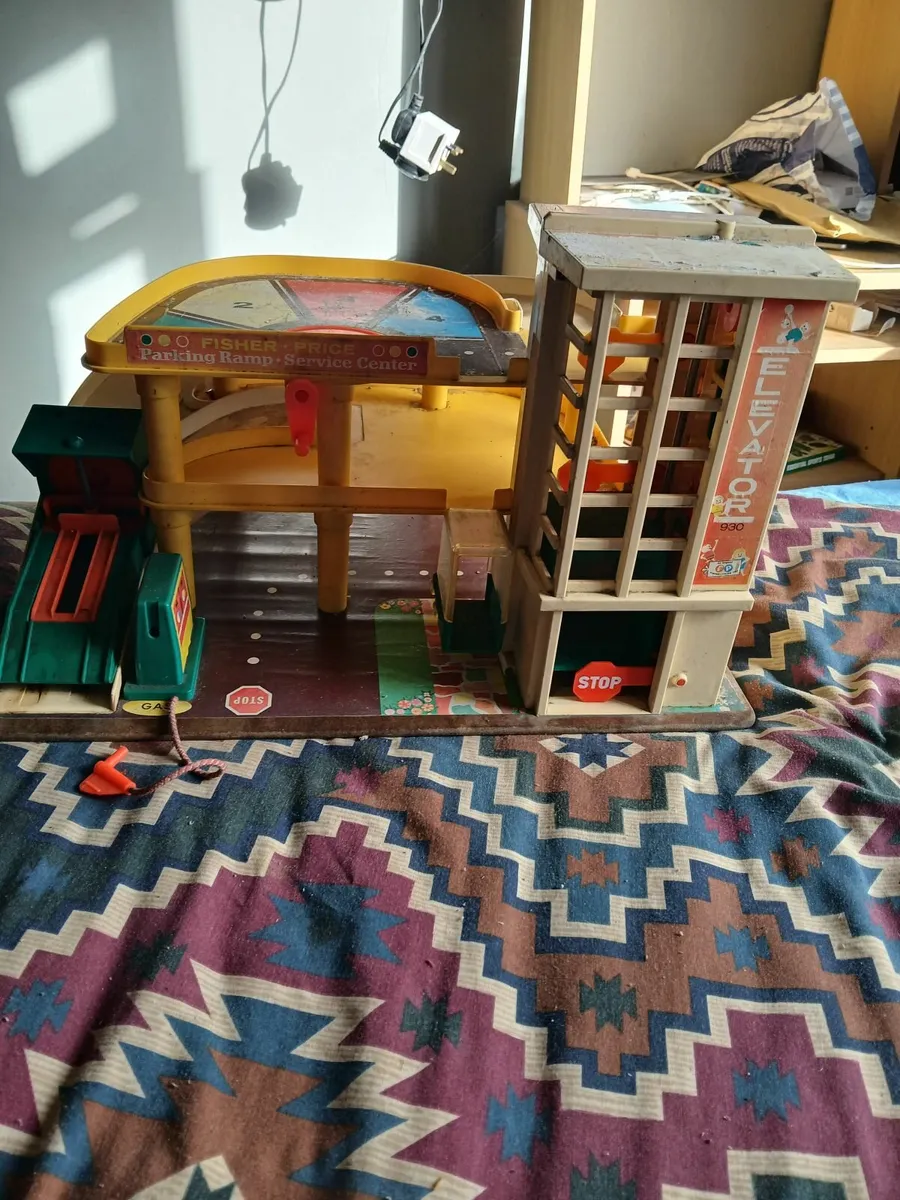 Fisher price garage - Image 1