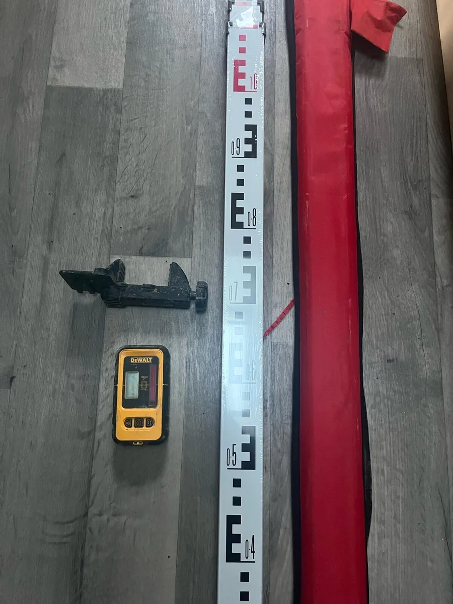 Dewalt lazer receiver and staff - Image 1