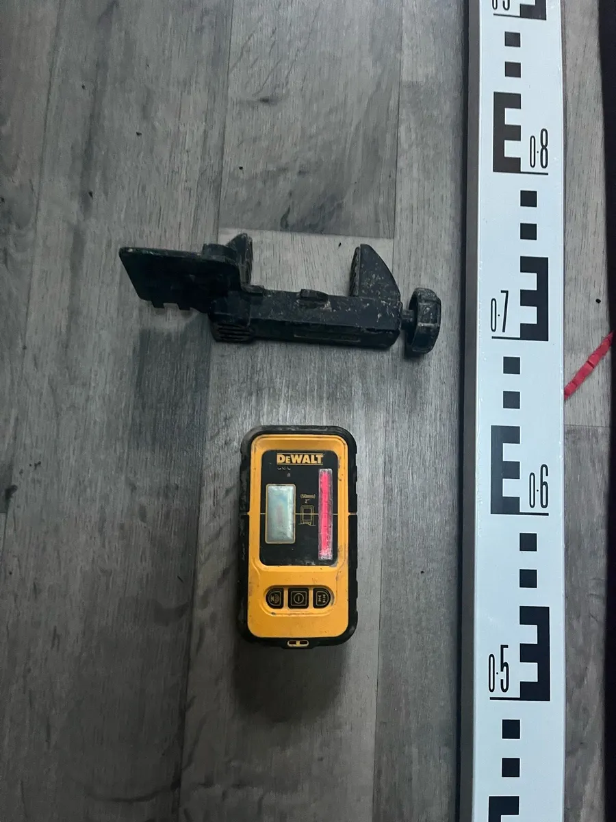 Dewalt lazer receiver and staff - Image 2