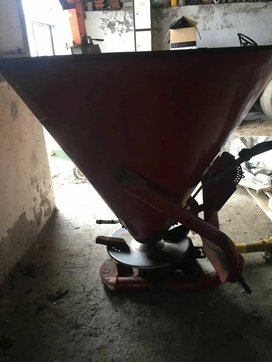 Fertiliser Spreader - Image 1
