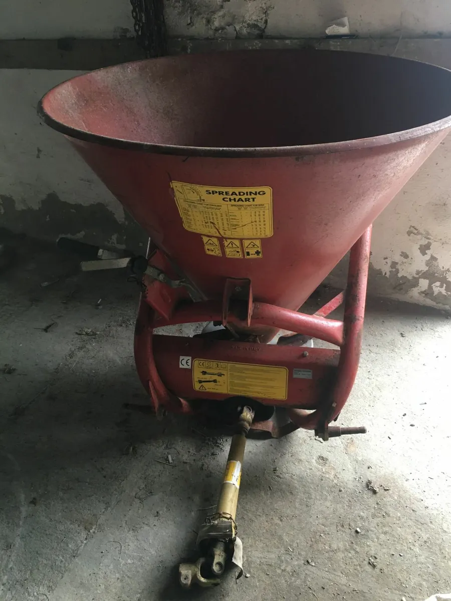 Fertiliser Spreader - Image 3