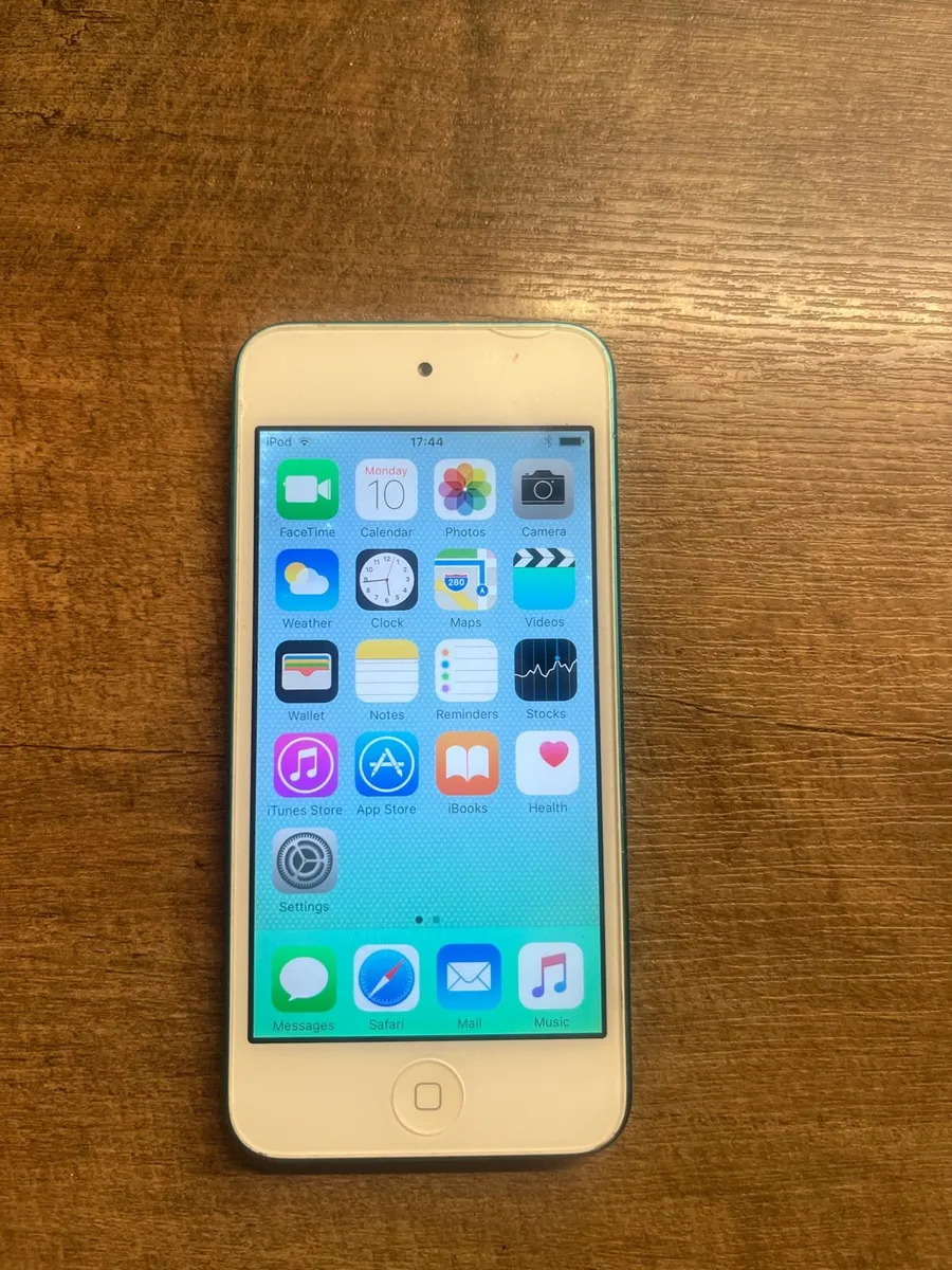 Apple IPod Touch - Image 1