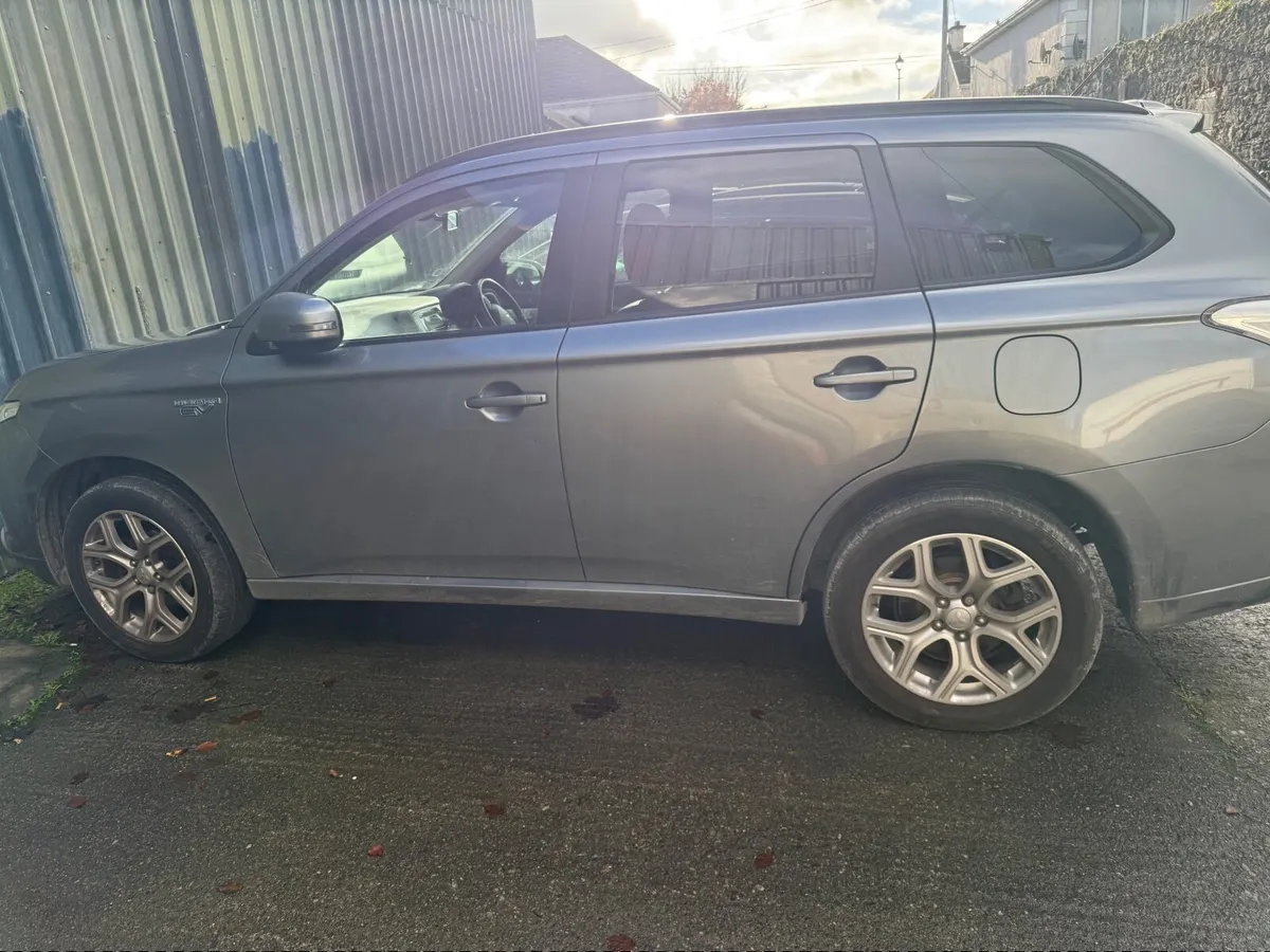 Mitsubishi Outlander hybrid - Image 1