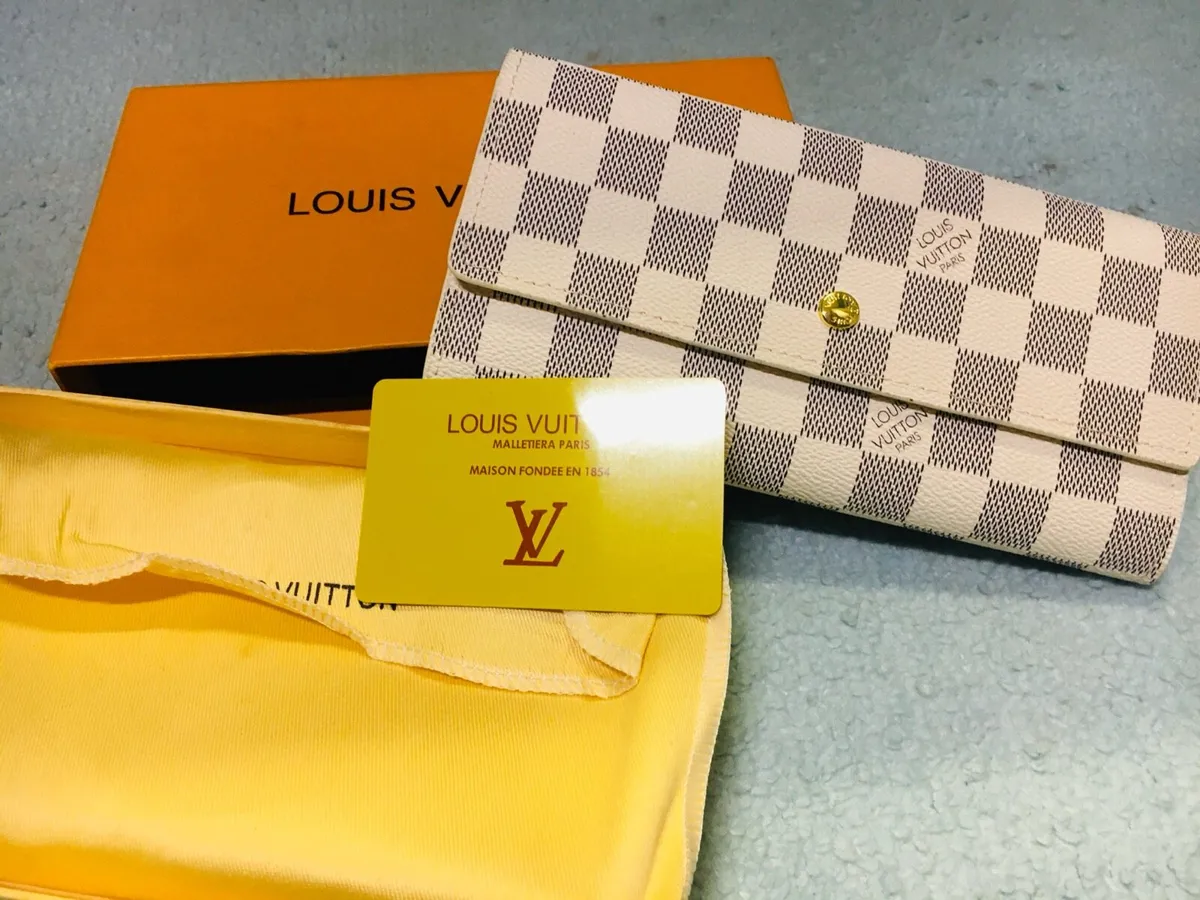 Brand new wallet - Image 1