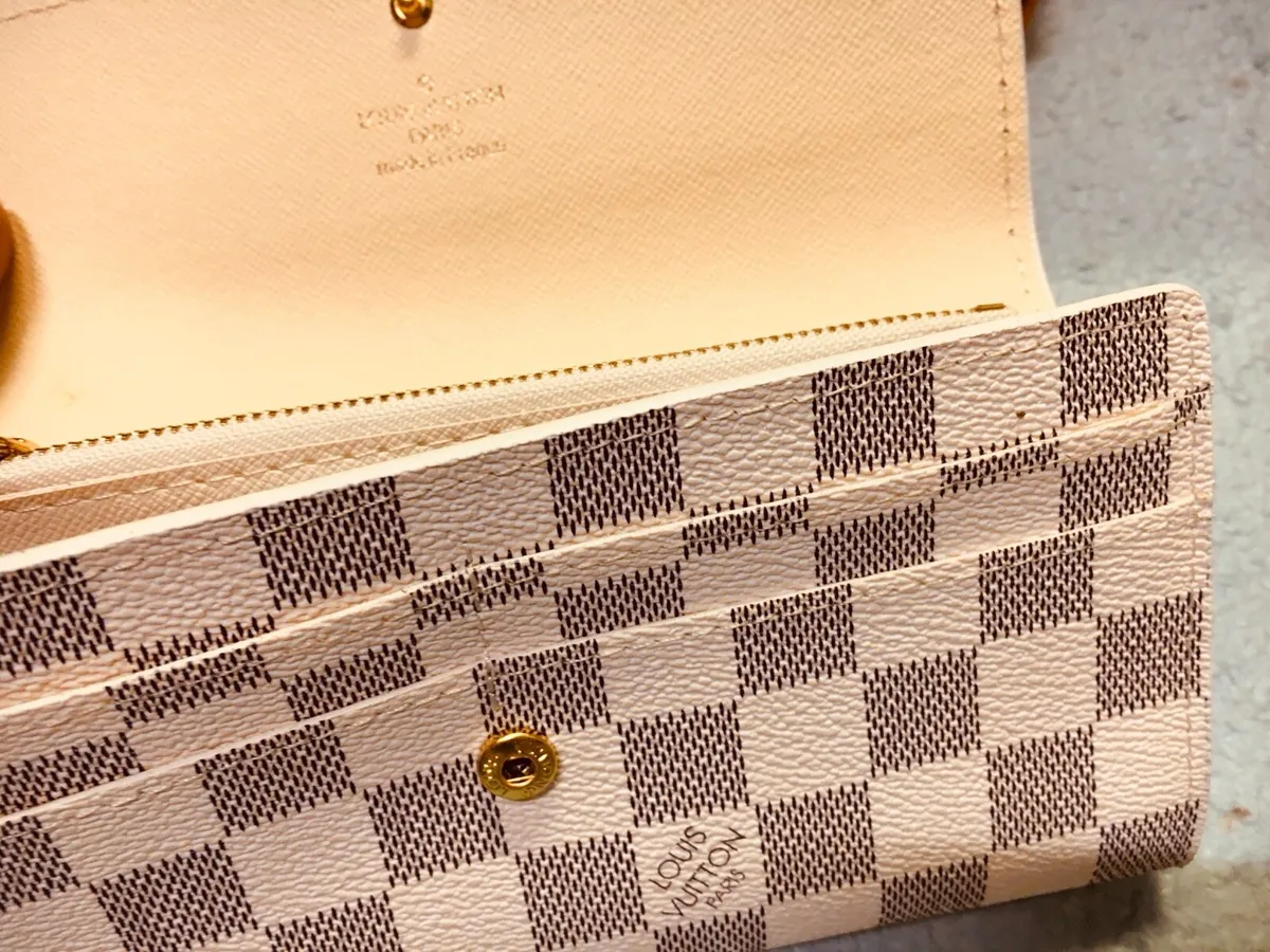 Brand new wallet - Image 3