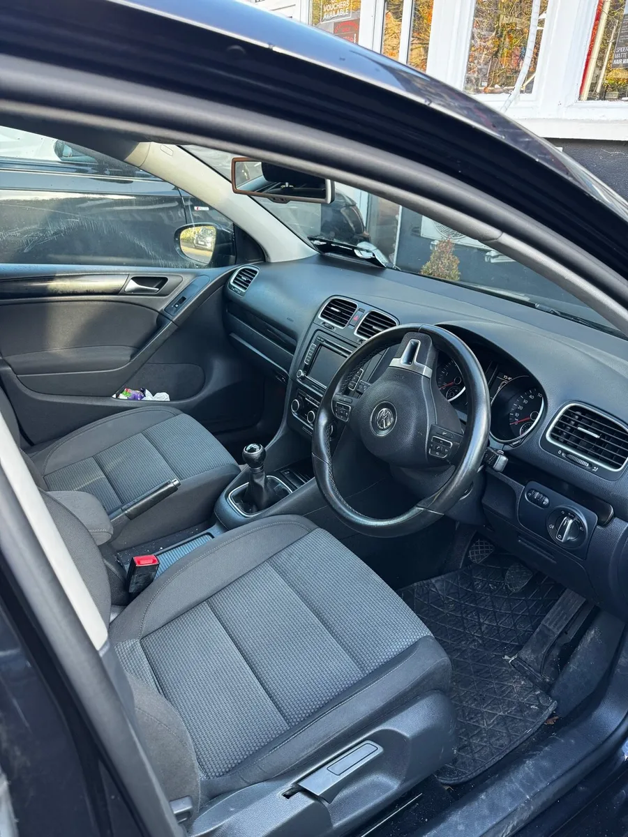 Golf 2011 TDI CLEAN CAR - Image 4