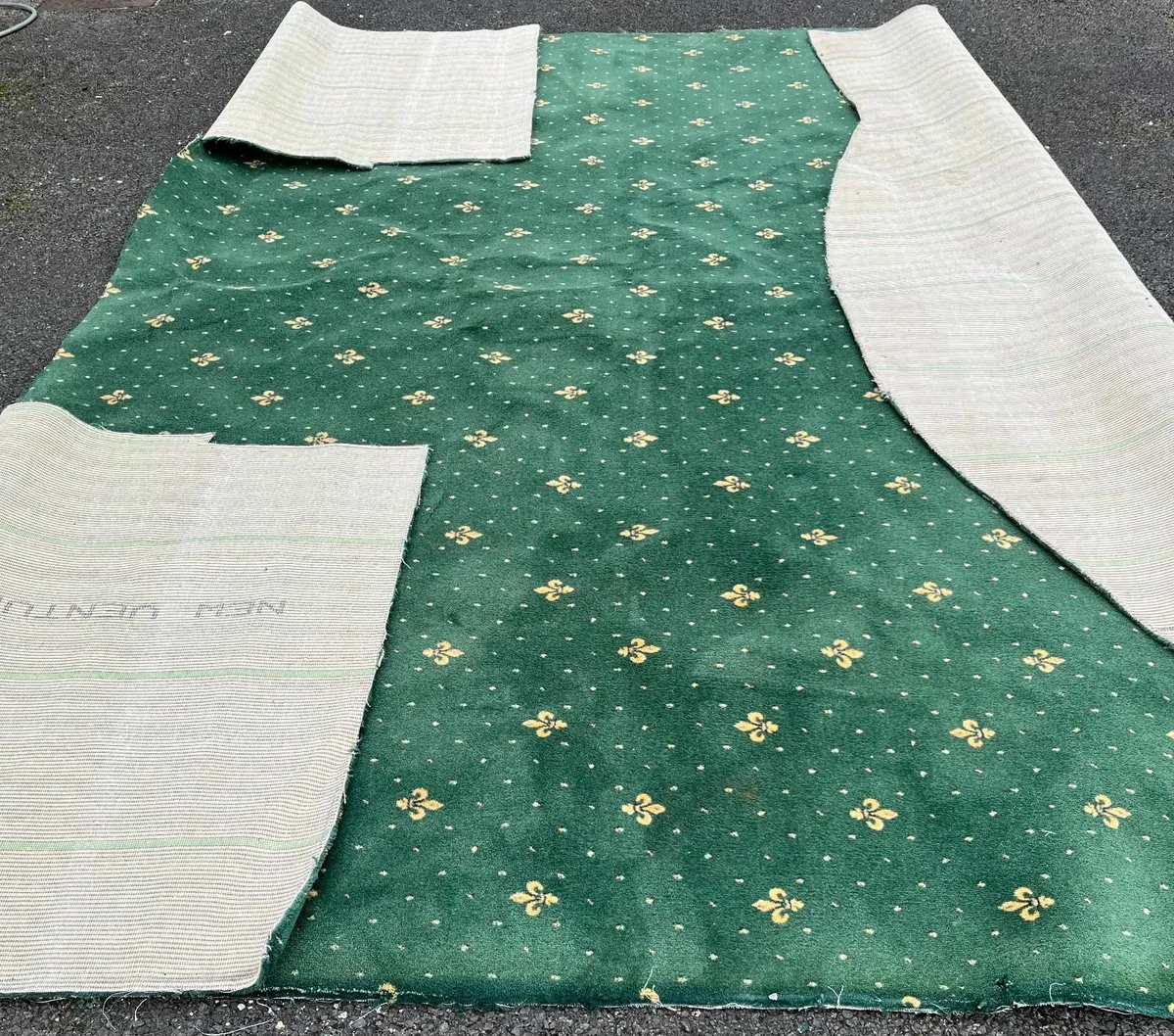 Carpet-Dark Green with Gold Fleck 12'6"X9'6"+U.lay - Image 1