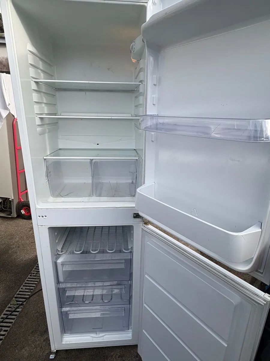 Fridge freezer 50/50 - Image 3