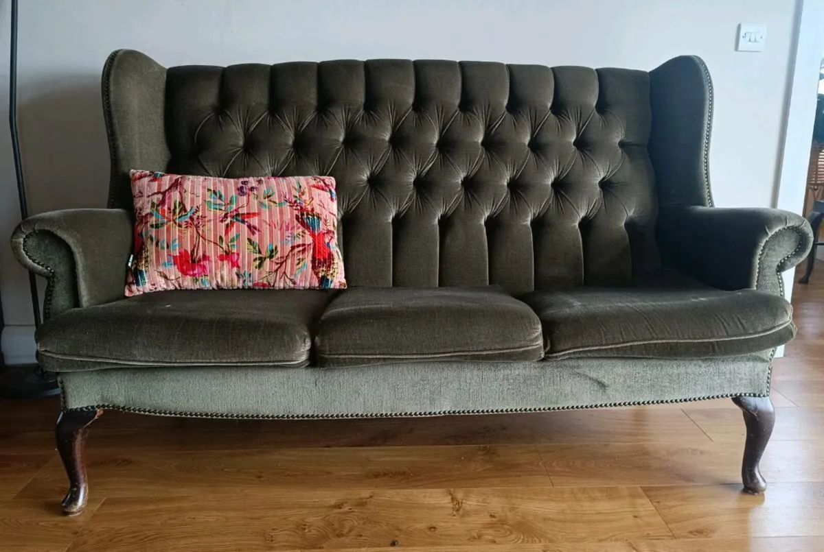 Queen Anne 3-seater - Image 3