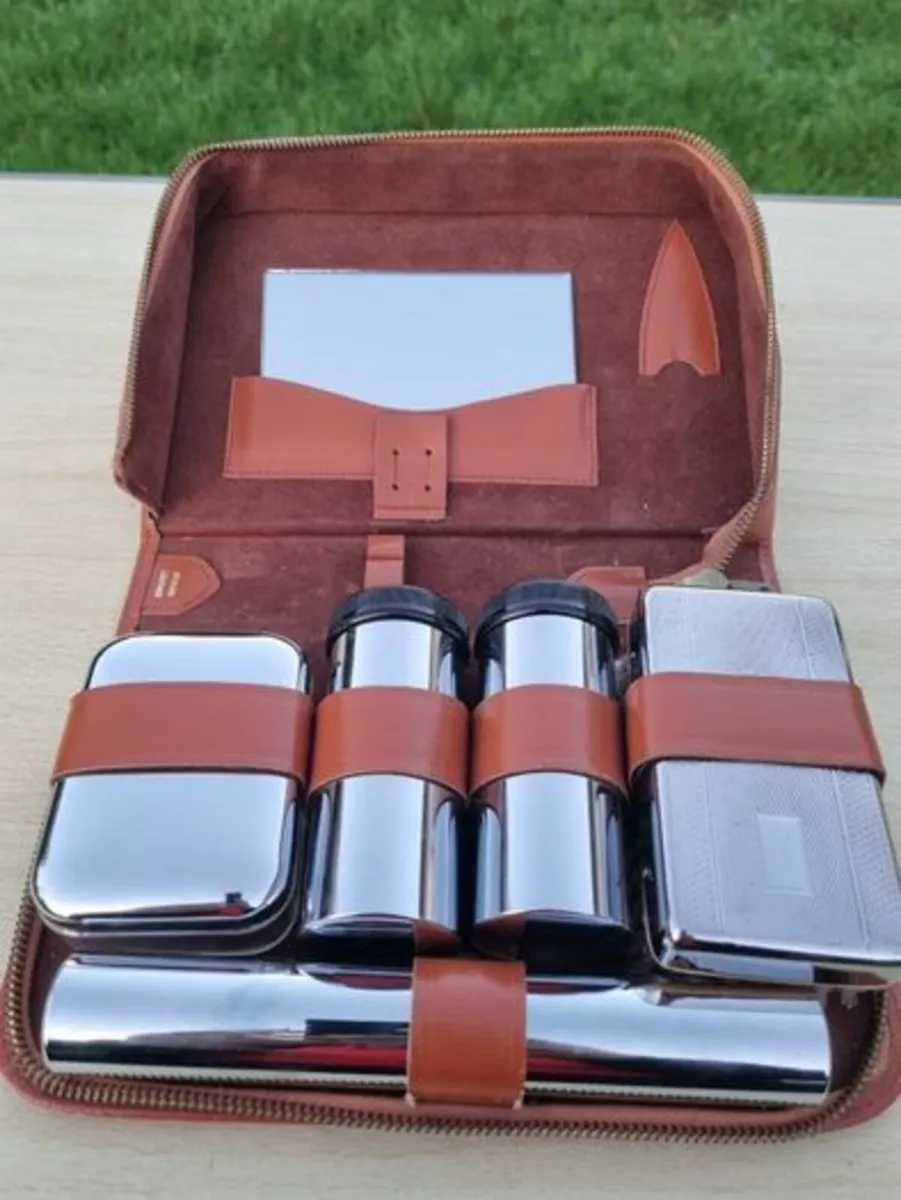 Mens Vintage Toiletry Bag - Image 1